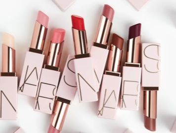 NARS(ナーズ)2025クリスマスコフレ発売日・予約・通販情報！中身も